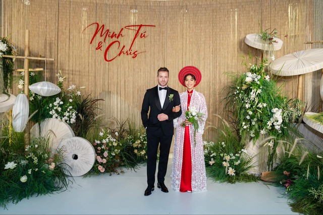 Minh Tú diện lại mẫu áo dài cưới của mẹ gây xúc động- Ảnh 7. Minh Tú diện lại mẫu áo dài cưới của mẹ gây xúc động- Ảnh 7.