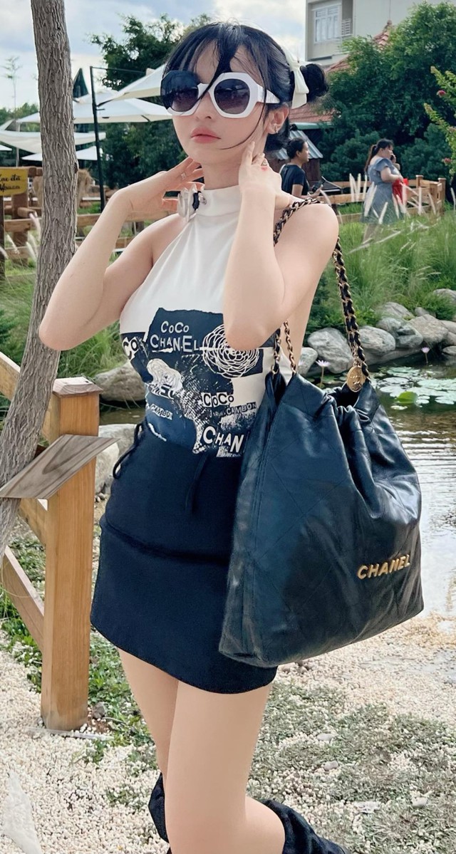 Vợ đại gia có nhiều siêu xe nhất nhì Việt Nam: Cuộc sống sang chảnh không ai bằng, sở hữu chiếc đồng hồ cả thế giới chỉ có 7 chiếc- Ảnh 5. Vợ đại gia có nhiều siêu xe nhất nhì Việt Nam: Cuộc sống sang chảnh không ai bằng, sở hữu chiếc đồng hồ cả thế giới chỉ có 7 chiếc- Ảnh 5.