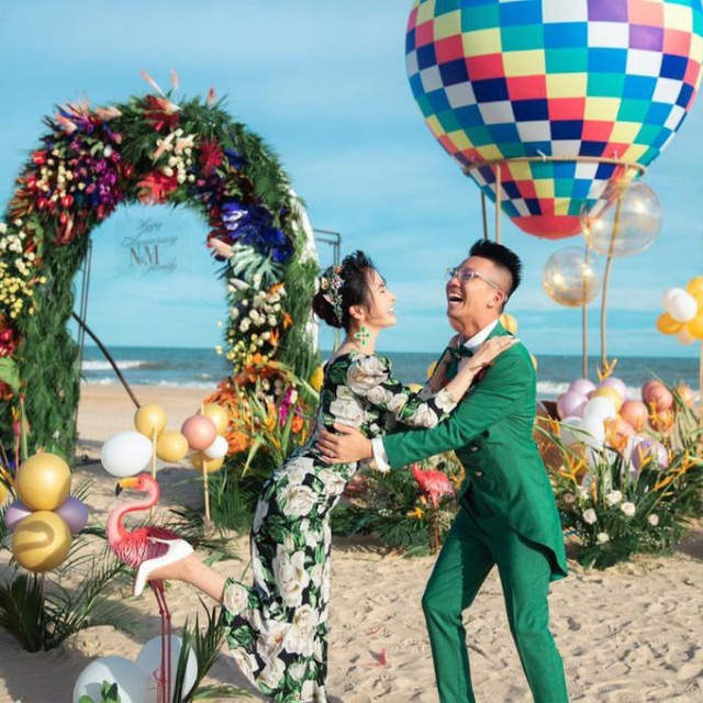 Vợ đại gia có nhiều siêu xe nhất nhì Việt Nam: Cuộc sống sang chảnh không ai bằng, sở hữu chiếc đồng hồ cả thế giới chỉ có 7 chiếc- Ảnh 12. Vợ đại gia có nhiều siêu xe nhất nhì Việt Nam: Cuộc sống sang chảnh không ai bằng, sở hữu chiếc đồng hồ cả thế giới chỉ có 7 chiếc- Ảnh 12.