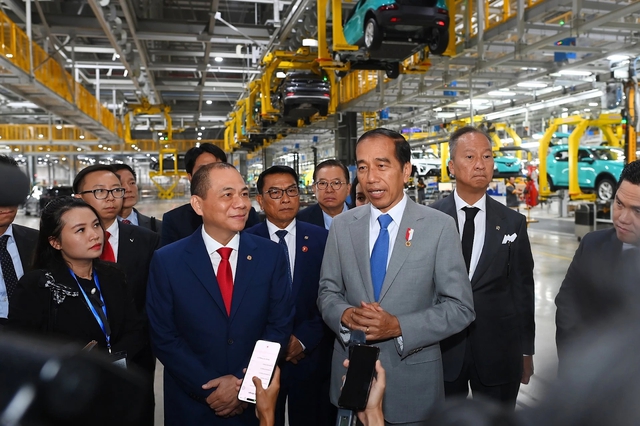 Không chỉ Chủ tịch Phạm Nhật Vượng, người đàn ông này cũng thường dùng cà vạt màu đỏ: Lý do là gì?- Ảnh 3. Không chỉ Chủ tịch Phạm Nhật Vượng, người đàn ông này cũng thường dùng cà vạt màu đỏ: Lý do là gì?- Ảnh 3.