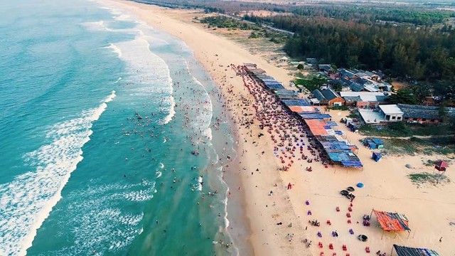 Huyện có sân bay rộng nhất Việt Nam sắp được sáp nhập với thành phố, phát triển lên đô thị loại I - Ảnh 2. Huyện có sân bay rộng nhất Việt Nam sắp được sáp nhập với thành phố, phát triển lên đô thị loại I - Ảnh 2.