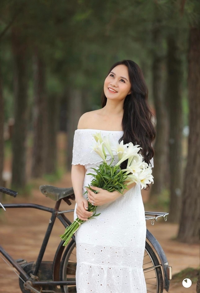 Nữ NSND từng kiếm 7 chỉ vàng/ ngày: Được ví là ''nữ hoàng nhạc phim'', U50 vẫn trẻ đẹp, sống vui tươi- Ảnh 3. Nữ NSND từng kiếm 7 chỉ vàng/ ngày: Được ví là ''nữ hoàng nhạc phim'', U50 vẫn trẻ đẹp, sống vui tươi- Ảnh 3.