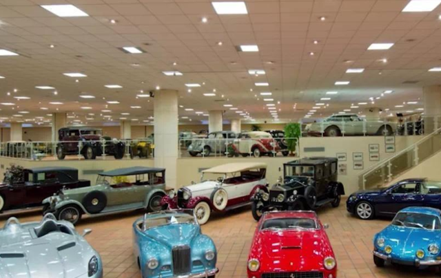 Cuộc sống xa hoa của tỷ phú Ấn Độ trong dinh thự 27 tầng đắt nhất hành tinh: Có đầu bếp Michelin riêng, hơn 600 nhân viên phục vụ, trực thăng ''đậu'' trên nóc nhà- Ảnh 4. Cuộc sống xa hoa của tỷ phú Ấn Độ trong dinh thự 27 tầng đắt nhất hành tinh: Có đầu bếp Michelin riêng, hơn 600 nhân viên phục vụ, trực thăng ''đậu'' trên nóc nhà- Ảnh 4.