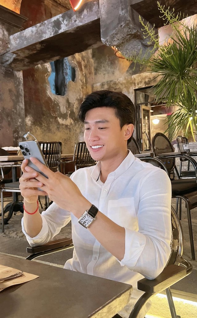 Nam diễn viên từng đi phụ hồ, bán vé số: U40 làm đại gia mì cay có hơn 100 cửa hàng trên khắp cả nước, ở biệt thự 40 tỷ, phong độ nhưng vẫn độc thân- Ảnh 8. Nam diễn viên từng đi phụ hồ, bán vé số: U40 làm đại gia mì cay có hơn 100 cửa hàng trên khắp cả nước, ở biệt thự 40 tỷ, phong độ nhưng vẫn độc thân- Ảnh 8.