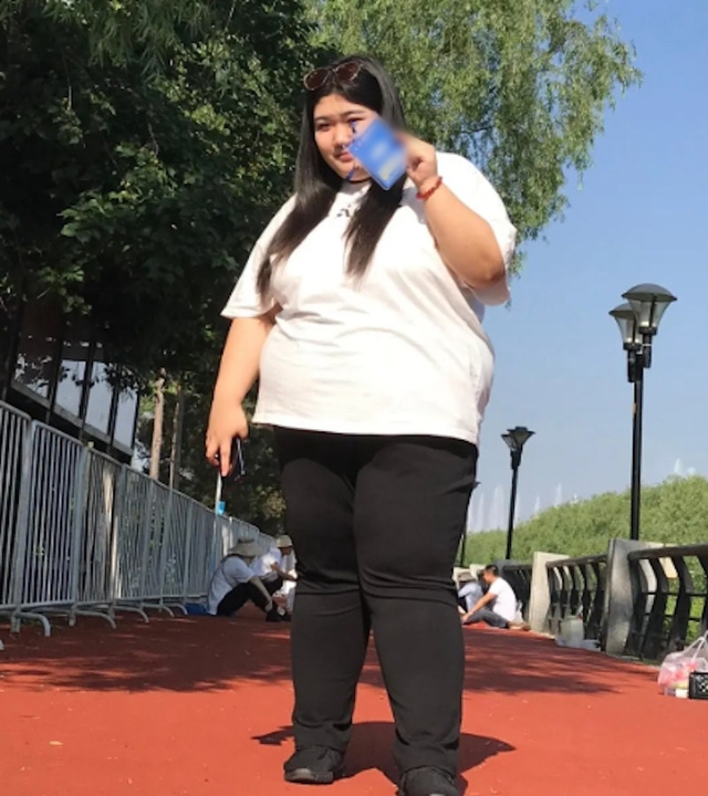 Nữ giáo viên 25 tuổi từng nặng 160kg: Chi hơn 300 triệu để giảm 75kg trong 2 năm, “lột xác” nhan sắc thành “nữ thần” gây Nữ giáo viên 25 tuổi từng nặng 160kg: Chi hơn 300 triệu để giảm 75kg trong 2 năm, “lột xác” nhan sắc thành “nữ thần” gây