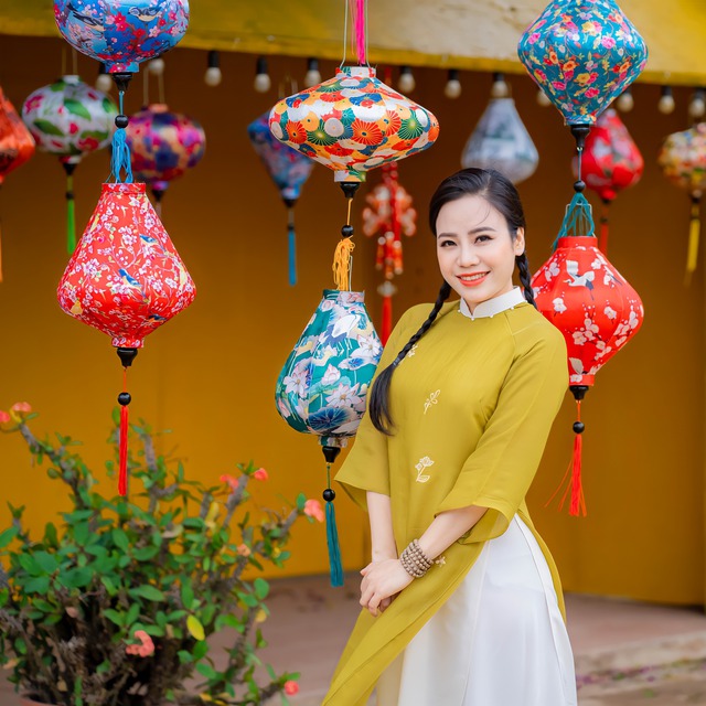 Nữ Trung tá được phong NSND ở tuổi 40: Được ví là ''Hoa khôi làng chèo'', từ giọng hát đến nhan sắc đều ngọt ngào, khó quên- Ảnh 4. Nữ Trung tá được phong NSND ở tuổi 40: Được ví là ''Hoa khôi làng chèo'', từ giọng hát đến nhan sắc đều ngọt ngào, khó quên- Ảnh 4.