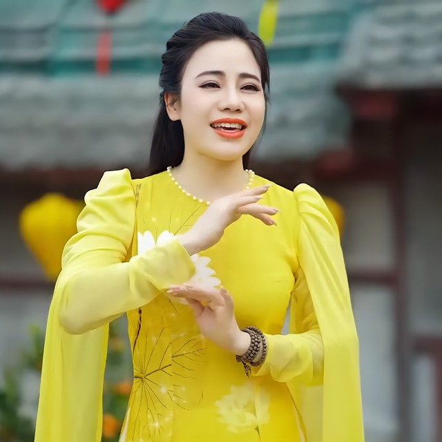 Nữ Trung tá được phong NSND ở tuổi 40: Được ví là ''Hoa khôi làng chèo'', từ giọng hát đến nhan sắc đều ngọt ngào, khó quên- Ảnh 1. Nữ Trung tá được phong NSND ở tuổi 40: Được ví là ''Hoa khôi làng chèo'', từ giọng hát đến nhan sắc đều ngọt ngào, khó quên- Ảnh 1.