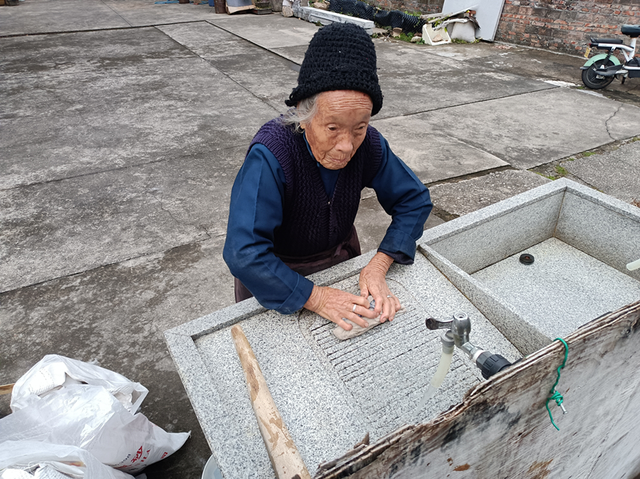 Cụ bà sống thọ 107 tuổi nhờ 2 thói quen 0 đồng: Không phải kiêng ăn hay tập thể dục- Ảnh 2. Cụ bà sống thọ 107 tuổi nhờ 2 thói quen 0 đồng: Không phải kiêng ăn hay tập thể dục- Ảnh 2.