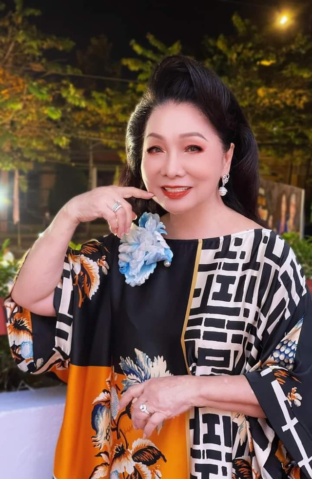 Nữ NSND được phong danh hiệu ''cải lương chi bảo'': 16 tuổi xây nhà 3 tầng cho bố, được tạp chí Forbes vinh danh- Ảnh 2. Nữ NSND được phong danh hiệu ''cải lương chi bảo'': 16 tuổi xây nhà 3 tầng cho bố, được tạp chí Forbes vinh danh- Ảnh 2.