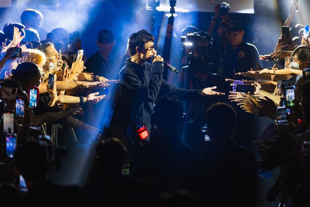 1 trường đại học đầu tư khủng đón tân sinh viên: Làm đại nhạc hội khắp từ Bắc vào Nam, quy tụ toàn 1 trường đại học đầu tư khủng đón tân sinh viên: Làm đại nhạc hội khắp từ Bắc vào Nam, quy tụ toàn