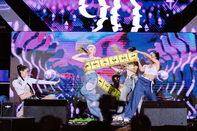 1 trường đại học đầu tư khủng đón tân sinh viên: Làm đại nhạc hội khắp từ Bắc vào Nam, quy tụ toàn 1 trường đại học đầu tư khủng đón tân sinh viên: Làm đại nhạc hội khắp từ Bắc vào Nam, quy tụ toàn