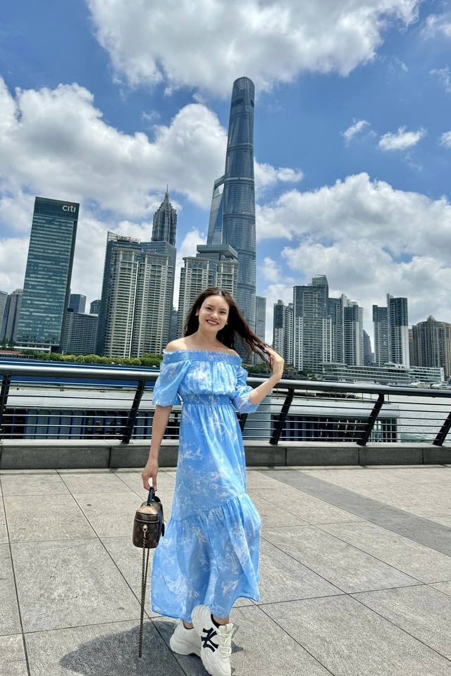 Nữ ca sĩ xứ Nghệ trẻ nhất được phong danh hiệu NSND: Từng nhận 11 show/ ngày, U45 sống độc thân, không con cái sau 2 lần đổ vỡ- Ảnh 5. Nữ ca sĩ xứ Nghệ trẻ nhất được phong danh hiệu NSND: Từng nhận 11 show/ ngày, U45 sống độc thân, không con cái sau 2 lần đổ vỡ- Ảnh 5.