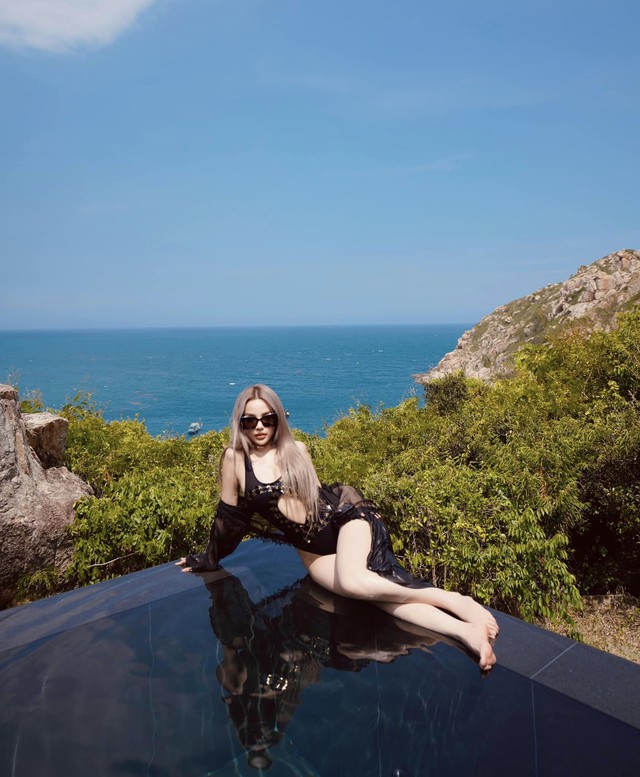 Cựu hot girl Hà thành: Ở nhà 100 tỷ, được chồng cho 24 tỷ tiêu vặt, U40 diện đồ bơi hàng hiệu tôn dáng như Cựu hot girl Hà thành: Ở nhà 100 tỷ, được chồng cho 24 tỷ tiêu vặt, U40 diện đồ bơi hàng hiệu tôn dáng như
