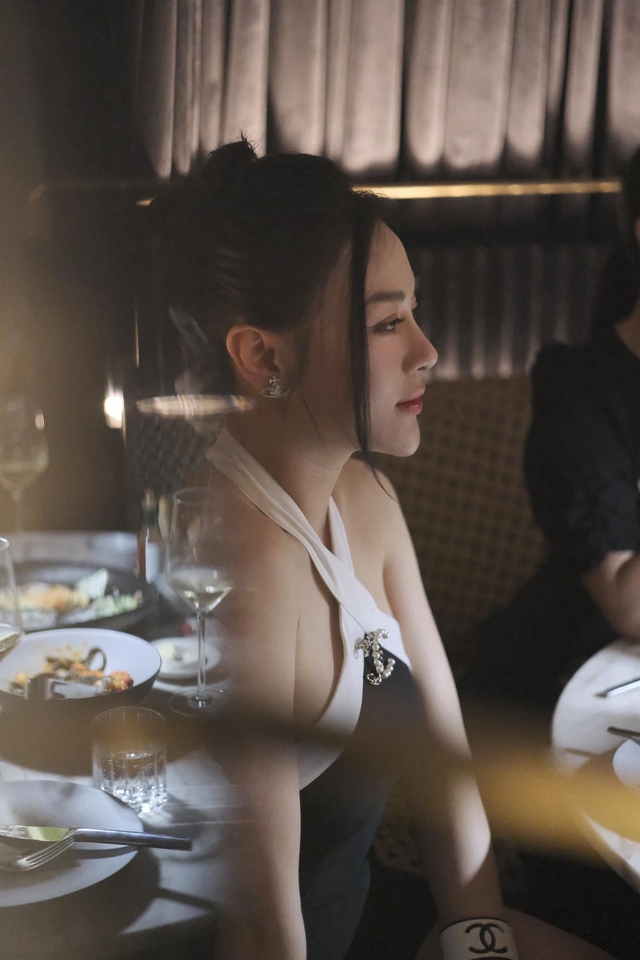 Phương Oanh đẻ 2 con về dáng “nhanh như chớp”, cuộc sống hôn nhân với chồng đại gia gây “sốt”- Ảnh 1. Phương Oanh đẻ 2 con về dáng “nhanh như chớp”, cuộc sống hôn nhân với chồng đại gia gây “sốt”- Ảnh 1.