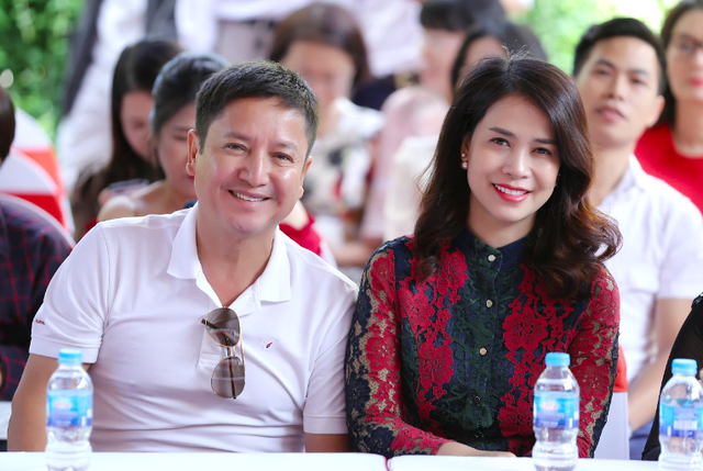 Nhan sắc bạn gái Á hậu kém 18 tuổi của nguyên Giám đốc Nhà hát Tuổi trẻ- Ảnh 6. Nhan sắc bạn gái Á hậu kém 18 tuổi của nguyên Giám đốc Nhà hát Tuổi trẻ- Ảnh 6.