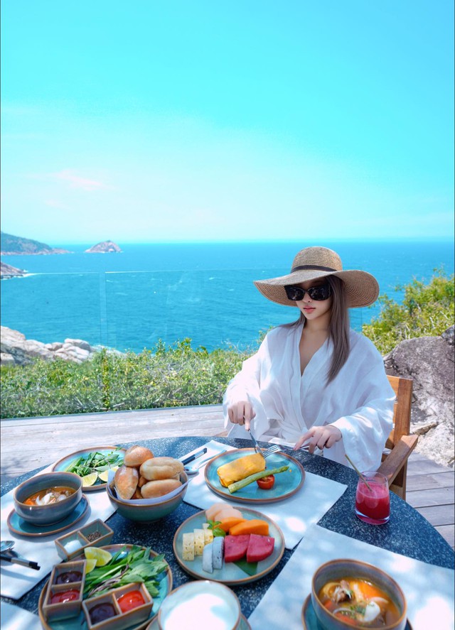 Diễm My 9X đẹp như tiên tử ở resort “đắt nhất Việt Nam”: Giá gần 240 triệu đồng/đêm, ẩn hiện trên dãy núi Chúa- Ảnh 9.