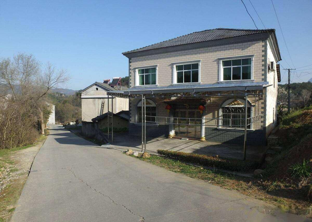 Cho em họ mượn nhà để ở miễn phí, đến khi được đền bù, tôi bị kiện ra tòa, phải bồi thường hơn 1,7 tỷ đồng- Ảnh 1. Cho em họ mượn nhà để ở miễn phí, đến khi được đền bù, tôi bị kiện ra tòa, phải bồi thường hơn 1,7 tỷ đồng- Ảnh 1.