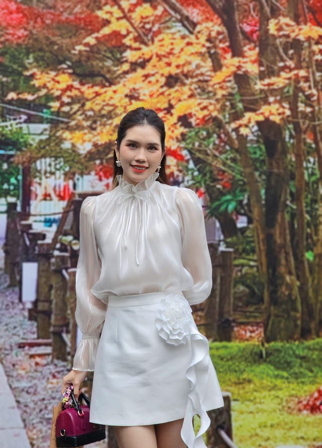 Nhan sắc vợ hot girl kém 13 tuổi của Phó Giám đốc Trường quay Cổ Loa- Ảnh 15.