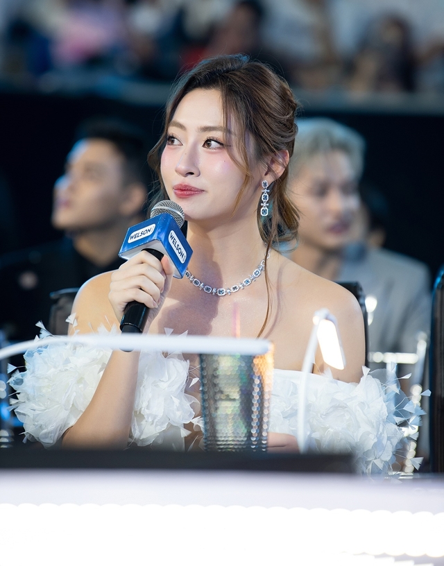 HH Lương Thuỳ Linh: 19 tuổi đăng quang hoa hậu, cao 1m80, chân dài 1m22, thành công vượt trội sau 5 năm
- Ảnh 4. HH Lương Thuỳ Linh: 19 tuổi đăng quang hoa hậu, cao 1m80, chân dài 1m22, thành công vượt trội sau 5 năm
- Ảnh 4.