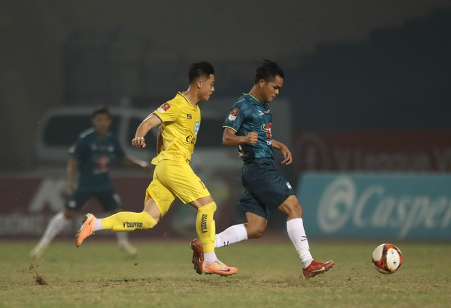 Trò cưng thầy Park lập công lớn, HAGL tăng tốc ngoạn mục tại V.League- Ảnh 1.