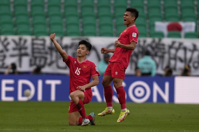 Bị HLV chê “ảo tưởng về giá trị”, Đình Bắc bất ngờ được “đại gia” V.League đặt vấn đề chuyển nhượng - Ảnh 1.