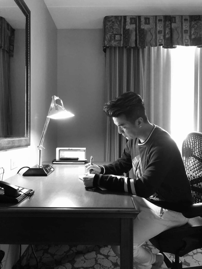 Động thái của Đàm Vĩnh Hưng sau khi Bộ VHTT&DL chỉ đạo làm rõ vụ cài huy hiệu "lạ"- Ảnh 2.