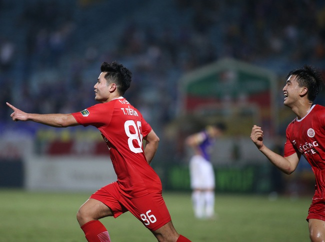 Ngôi sao lò HAGL “mất điểm”, HLV Kim Sang-sik sẽ trao cơ hội cho nhân tố lạ thời ông Troussier?- Ảnh 3.