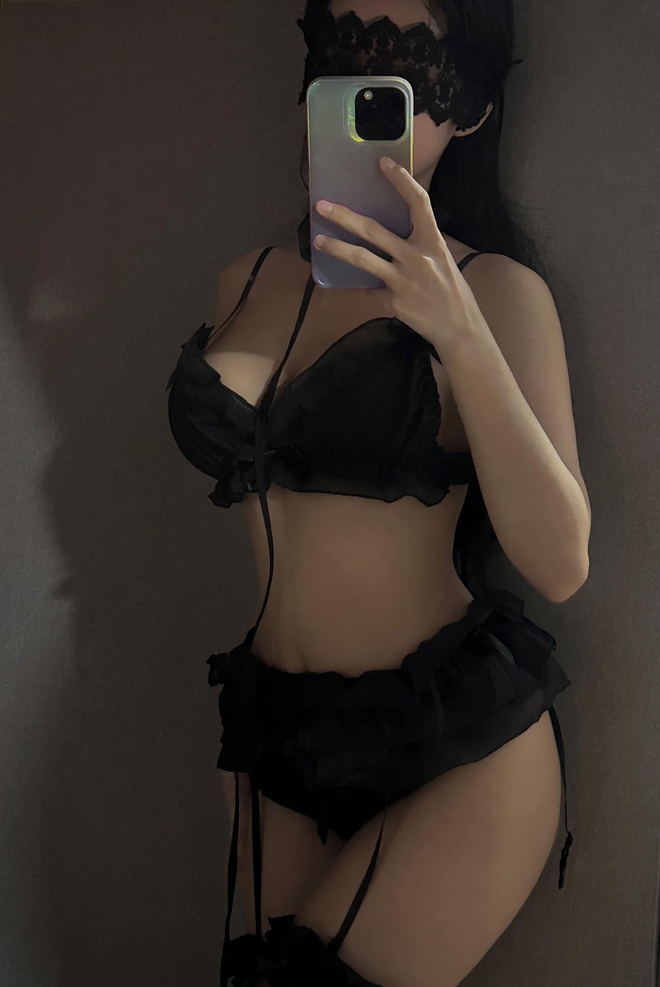 Đăng tải loạt ảnh kèm "cảnh báo 18+", nữ streamer khiến CĐM xôn xao- Ảnh 2.