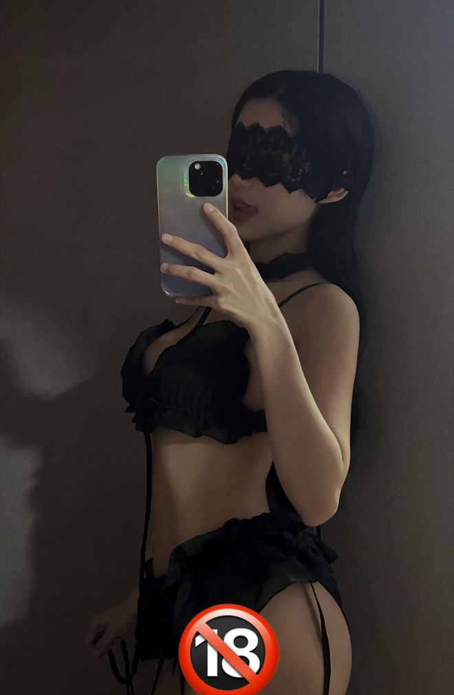 Đăng tải loạt ảnh kèm "cảnh báo 18+", nữ streamer khiến CĐM xôn xao- Ảnh 1. Đăng tải loạt ảnh kèm "cảnh báo 18+", nữ streamer khiến CĐM xôn xao- Ảnh 1.