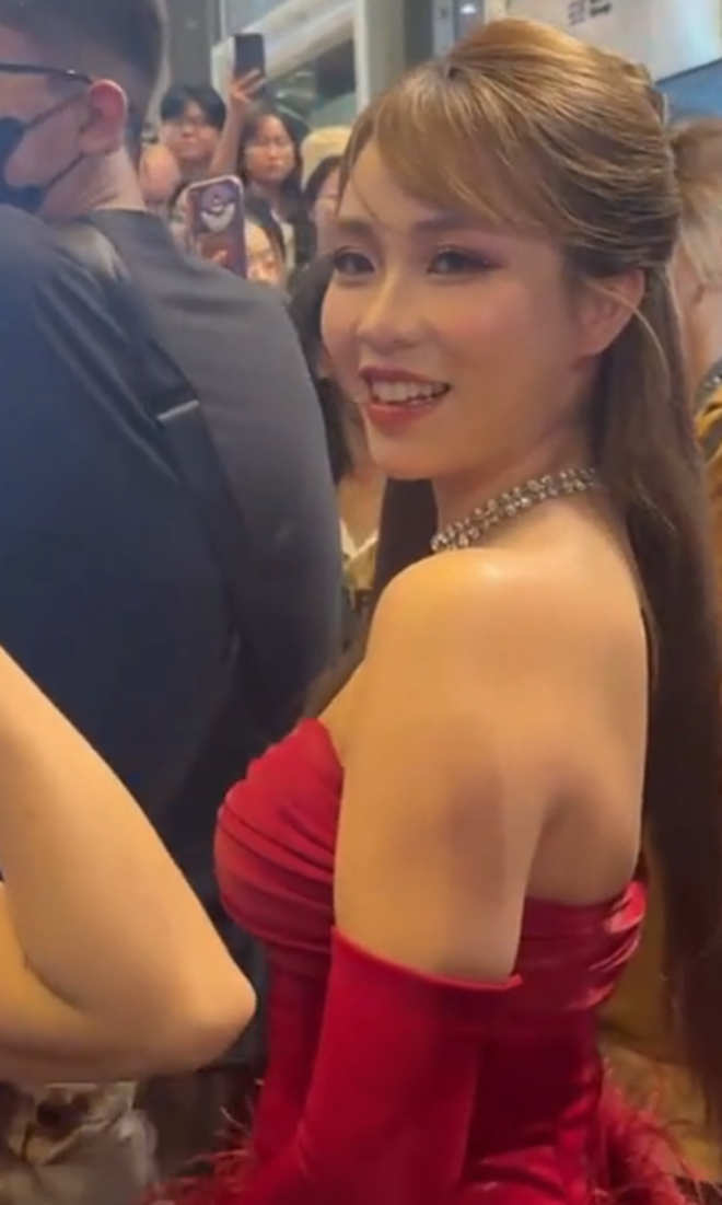 MisThy xinh đẹp trên thảm đỏ, nhan sắc "đốn tim" fan bất chấp cam thường- Ảnh 3. MisThy xinh đẹp trên thảm đỏ, nhan sắc "đốn tim" fan bất chấp cam thường- Ảnh 3.