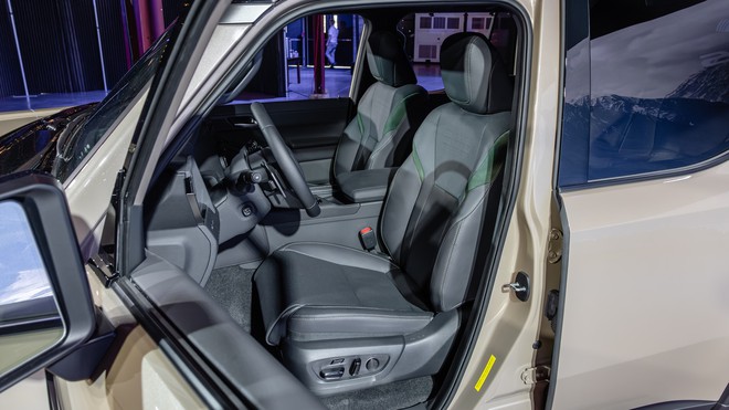 Lexus GX 2024 lộ diện tại Việt Nam: Giá dự kiến 6 tỷ, đã về đại lý nhưng số lượng siêu hiếm- Ảnh 15. Lexus GX 2024 lộ diện tại Việt Nam: Giá dự kiến 6 tỷ, đã về đại lý nhưng số lượng siêu hiếm- Ảnh 15.