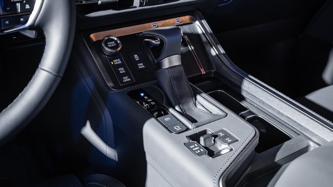 Lexus GX 2024 lộ diện tại Việt Nam: Giá dự kiến 6 tỷ, đã về đại lý nhưng số lượng siêu hiếm- Ảnh 17. Lexus GX 2024 lộ diện tại Việt Nam: Giá dự kiến 6 tỷ, đã về đại lý nhưng số lượng siêu hiếm- Ảnh 17.