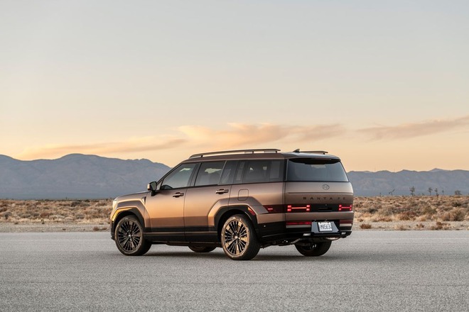 Hyundai Santa Fe thế hệ mới bán chậm dần, chuyên gia khuyên đổi thiết kế về dạng 'bình thường' trở lại- Ảnh 3. Hyundai Santa Fe thế hệ mới bán chậm dần, chuyên gia khuyên đổi thiết kế về dạng 'bình thường' trở lại- Ảnh 3.