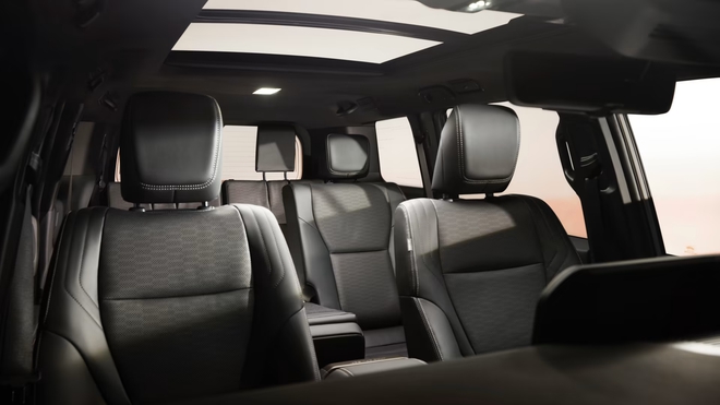 Toyota Land Cruiser Prado 2024 xuất hiện ở Đà Nẵng: Không phải nhập chính hãng, cộng đồng xe Việt Nam thêm 'nóng ruột' chờ bản chính thức- Ảnh 13. Toyota Land Cruiser Prado 2024 xuất hiện ở Đà Nẵng: Không phải nhập chính hãng, cộng đồng xe Việt Nam thêm 'nóng ruột' chờ bản chính thức- Ảnh 13.