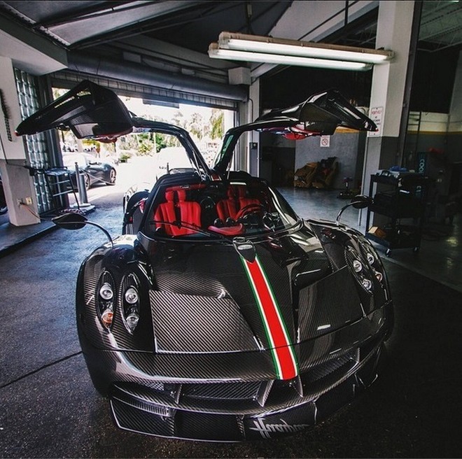 Yêu cầu tùy chọn sơn chưa từng có cho siêu xe, một triệu phú bị Aston Martin từ chối nhưng có một hãng sẵn sàng đáp ứng- Ảnh 4. Yêu cầu tùy chọn sơn chưa từng có cho siêu xe, một triệu phú bị Aston Martin từ chối nhưng có một hãng sẵn sàng đáp ứng- Ảnh 4.