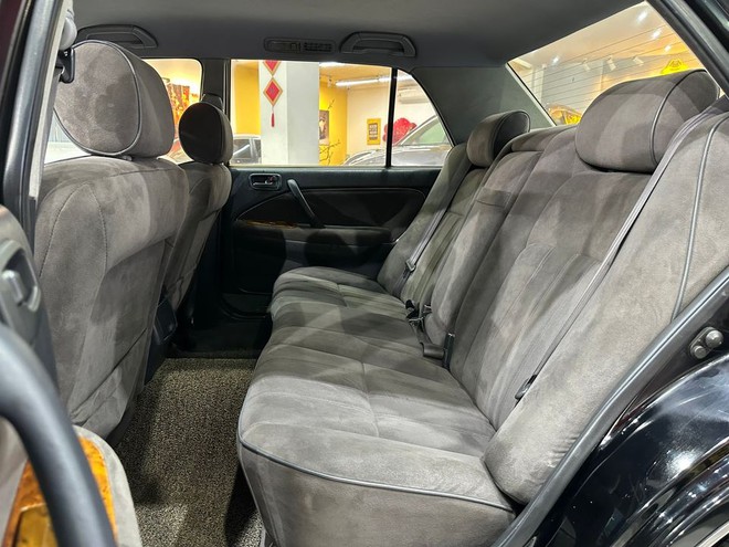 Xe Chủ tịch Toyota Crown gần 30 năm tuổi vẫn có giá ngang Mazda3 đời mới, người bán khẳng định: 'Hàng chuẩn từ ngoài vào trong'- Ảnh 8. Xe Chủ tịch Toyota Crown gần 30 năm tuổi vẫn có giá ngang Mazda3 đời mới, người bán khẳng định: 'Hàng chuẩn từ ngoài vào trong'- Ảnh 8.