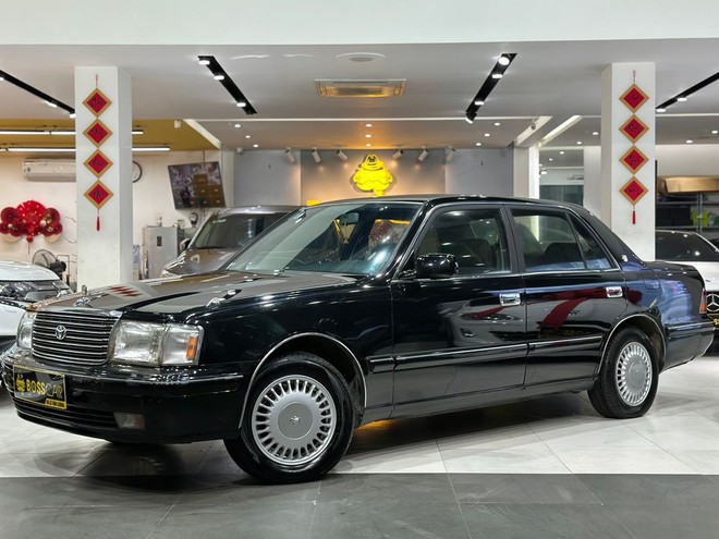 Xe Chủ tịch Toyota Crown gần 30 năm tuổi vẫn có giá ngang Mazda3 đời mới, người bán khẳng định: 'Hàng chuẩn từ ngoài vào trong'- Ảnh 3. Xe Chủ tịch Toyota Crown gần 30 năm tuổi vẫn có giá ngang Mazda3 đời mới, người bán khẳng định: 'Hàng chuẩn từ ngoài vào trong'- Ảnh 3.