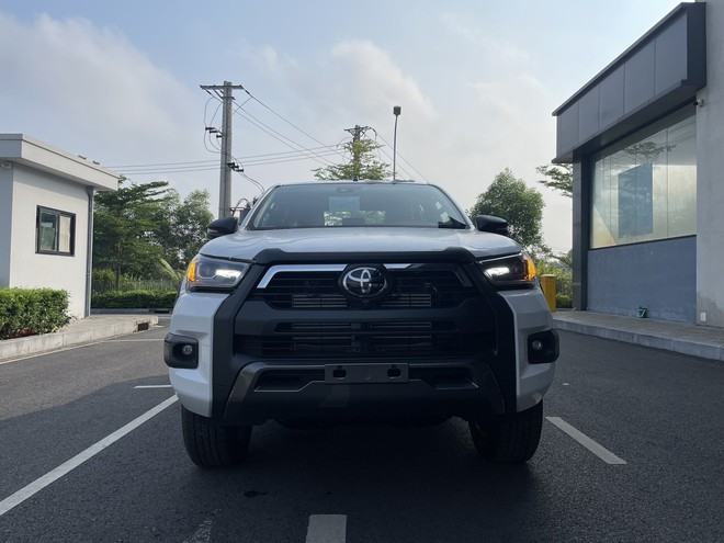 Chênh lệch 40 triệu đồng và đây là những điểm khác nhau giữa 2 phiên bản cao nhất Ford Ranger Stormtrak và Toyota Hilux Adventure mà bạn cần biết- Ảnh 5. Chênh lệch 40 triệu đồng và đây là những điểm khác nhau giữa 2 phiên bản cao nhất Ford Ranger Stormtrak và Toyota Hilux Adventure mà bạn cần biết- Ảnh 5.