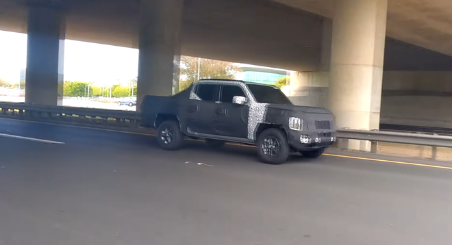 Kia Tasman lộ chạy thử có thể khiến nhiều người sửng sốt: Trang bị động cơ khủng từng bị gạt đi, quyết đấu Ranger Raptor- Ảnh 4. Kia Tasman lộ chạy thử có thể khiến nhiều người sửng sốt: Trang bị động cơ khủng từng bị gạt đi, quyết đấu Ranger Raptor- Ảnh 4.