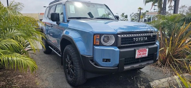 Toyota Land Cruiser Prado 2024 bị 'bán kèm lạc' tới 380 triệu đồng: Kính chắn gió đắt gấp 5 lần Lexus, bộ lốp giá bằng một nửa VinFast VF 3- Ảnh 2. Toyota Land Cruiser Prado 2024 bị 'bán kèm lạc' tới 380 triệu đồng: Kính chắn gió đắt gấp 5 lần Lexus, bộ lốp giá bằng một nửa VinFast VF 3- Ảnh 2.