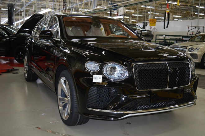 Mua cho vợ bầu chiếc Bentley Bentayga, chồng Đoàn Di Băng chia sẻ: ‘Giai đoạn này vợ cần êm ái’- Ảnh 4. Mua cho vợ bầu chiếc Bentley Bentayga, chồng Đoàn Di Băng chia sẻ: ‘Giai đoạn này vợ cần êm ái’- Ảnh 4.