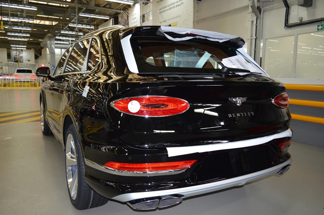 Mua cho vợ bầu chiếc Bentley Bentayga, chồng Đoàn Di Băng chia sẻ: ‘Giai đoạn này vợ cần êm ái’- Ảnh 5. Mua cho vợ bầu chiếc Bentley Bentayga, chồng Đoàn Di Băng chia sẻ: ‘Giai đoạn này vợ cần êm ái’- Ảnh 5.