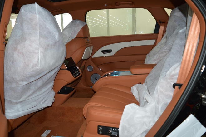 Mua cho vợ bầu chiếc Bentley Bentayga, chồng Đoàn Di Băng chia sẻ: ‘Giai đoạn này vợ cần êm ái’- Ảnh 7. Mua cho vợ bầu chiếc Bentley Bentayga, chồng Đoàn Di Băng chia sẻ: ‘Giai đoạn này vợ cần êm ái’- Ảnh 7.