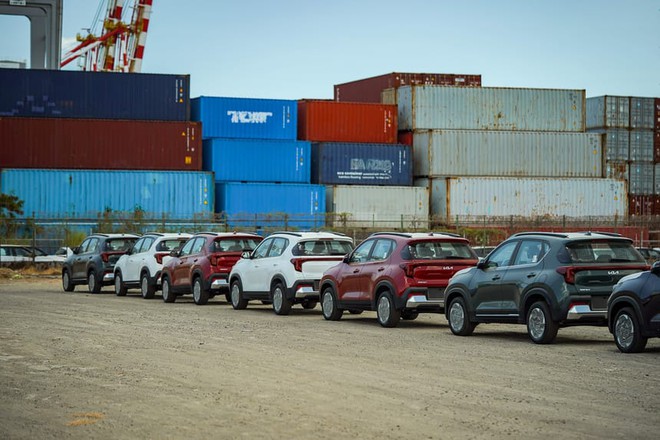 Xem trước Kia Sonet 2024 sắp ra mắt Việt Nam năm nay: Giá dự kiến quy đổi dưới 350 triệu đồng, thiết kế ngoại thất mới- Ảnh 3. Xem trước Kia Sonet 2024 sắp ra mắt Việt Nam năm nay: Giá dự kiến quy đổi dưới 350 triệu đồng, thiết kế ngoại thất mới- Ảnh 3.