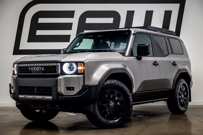 Toyota Land Cruiser Prado 'hàng lướt' giảm cả trăm triệu nhưng vẫn đắt hơn 1 tỷ so với xe mới- Ảnh 3. Toyota Land Cruiser Prado 'hàng lướt' giảm cả trăm triệu nhưng vẫn đắt hơn 1 tỷ so với xe mới- Ảnh 3.