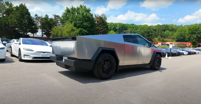 Mua chiếc Tesla Cybertruck đang hot được 3 tháng gặp lỗi không dưới 3 lần, chủ xe chuyển từ anti-fan thành fan khi được hãng đổi xe mới- Ảnh 10. Mua chiếc Tesla Cybertruck đang hot được 3 tháng gặp lỗi không dưới 3 lần, chủ xe chuyển từ anti-fan thành fan khi được hãng đổi xe mới- Ảnh 10.