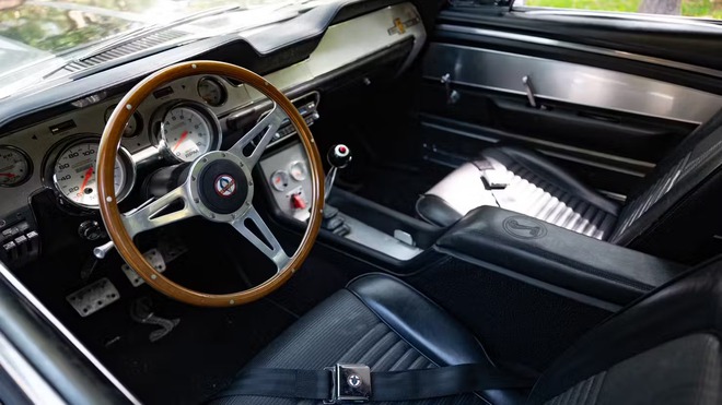 Hồi sinh xe cổ - Trào lưu chơi xe mới đang được giới đại gia ưa chuộng, có chiếc đỉnh cao đến mức Porsche phải nể phục- Ảnh 6. Hồi sinh xe cổ - Trào lưu chơi xe mới đang được giới đại gia ưa chuộng, có chiếc đỉnh cao đến mức Porsche phải nể phục- Ảnh 6.