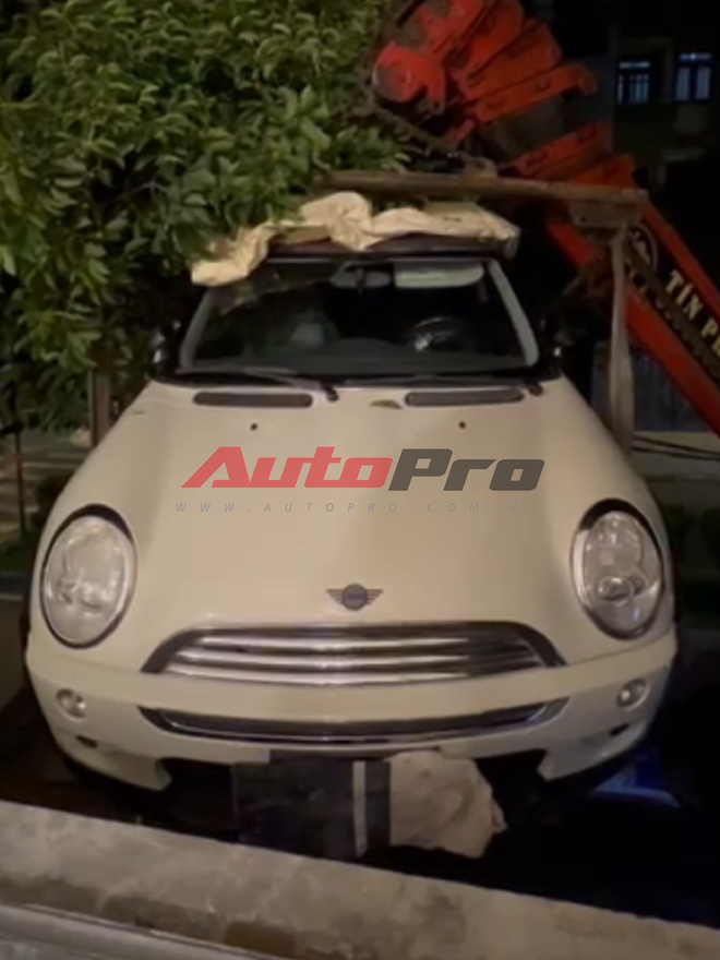 Ước được như idol Cường Đô-la, một chủ xe MINI Cooper cẩu xe lên tầng 2 chỉ để ngắm- Ảnh 3. Ước được như idol Cường Đô-la, một chủ xe MINI Cooper cẩu xe lên tầng 2 chỉ để ngắm- Ảnh 3.