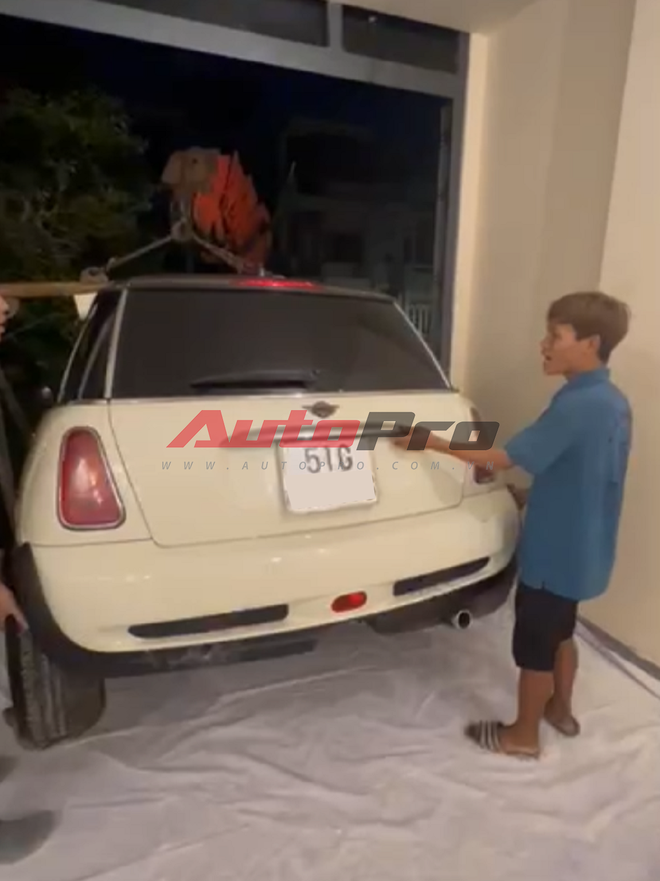 Ước được như idol Cường Đô-la, một chủ xe MINI Cooper cẩu xe lên tầng 2 chỉ để ngắm- Ảnh 4.