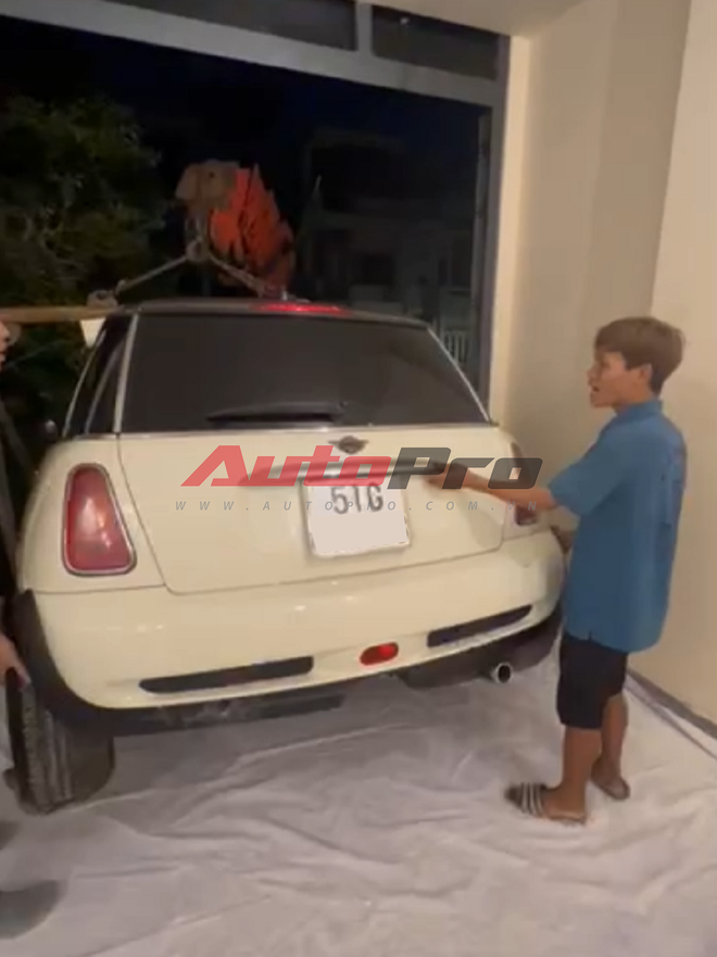 Ước được như idol Cường Đô-la, một chủ xe MINI Cooper cẩu xe lên tầng 2 chỉ để ngắm- Ảnh 4. Ước được như idol Cường Đô-la, một chủ xe MINI Cooper cẩu xe lên tầng 2 chỉ để ngắm- Ảnh 4.